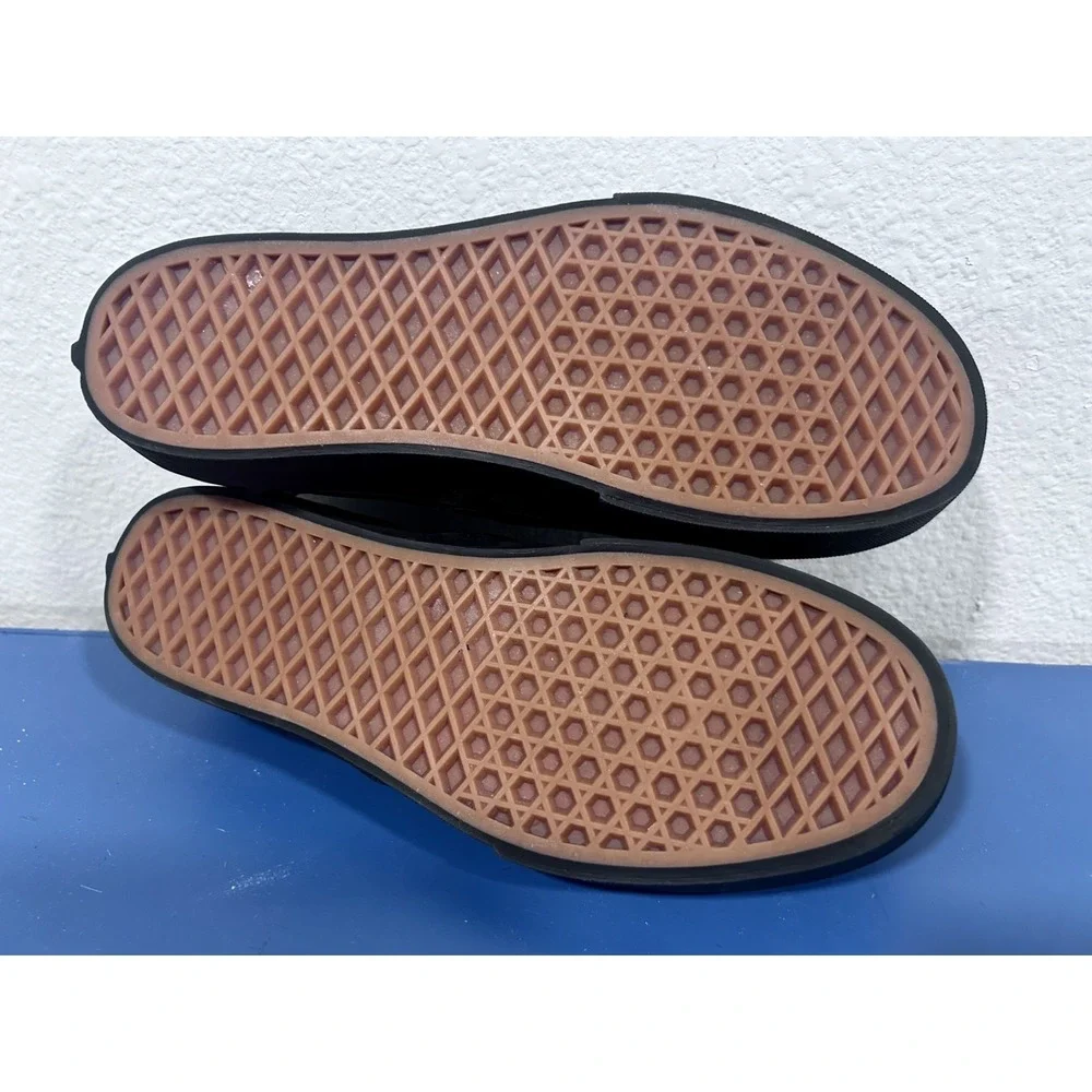 Vans Asher Classic Slip On Skate Shoes Blackout Triple Black  Wms 9 Barely Worn